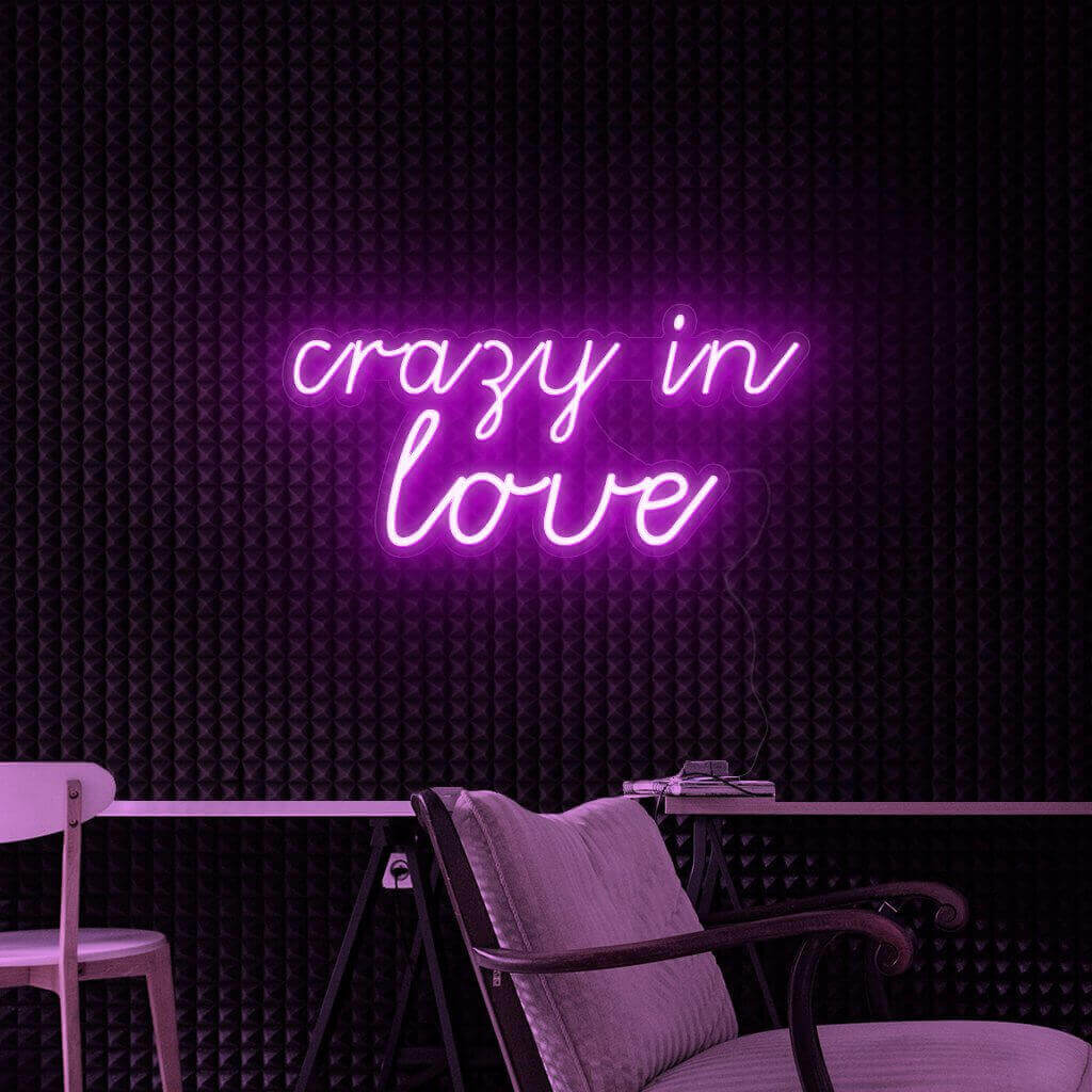NEONMONKI_crazy_in_love_leuchtschriftzug_pink
