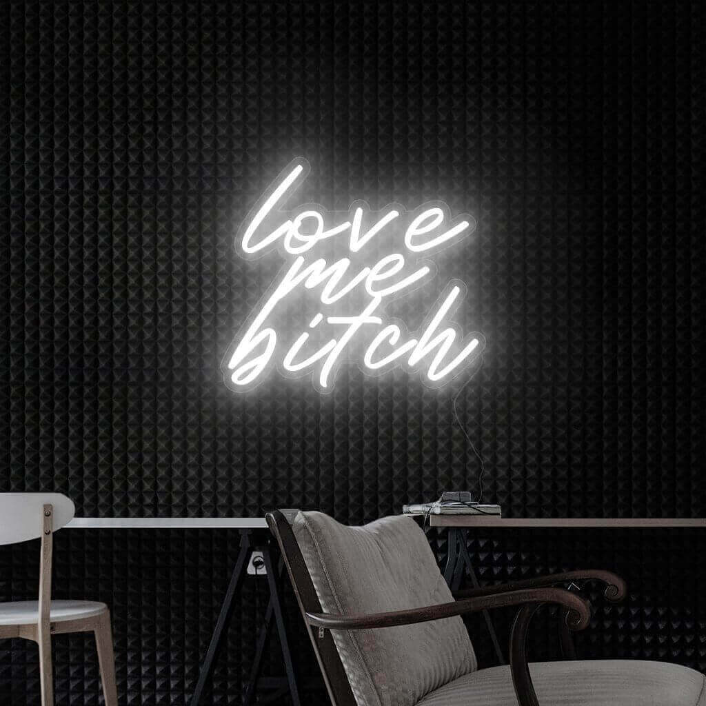 NEONMONKI_love_me_bitch_led_schriftzug