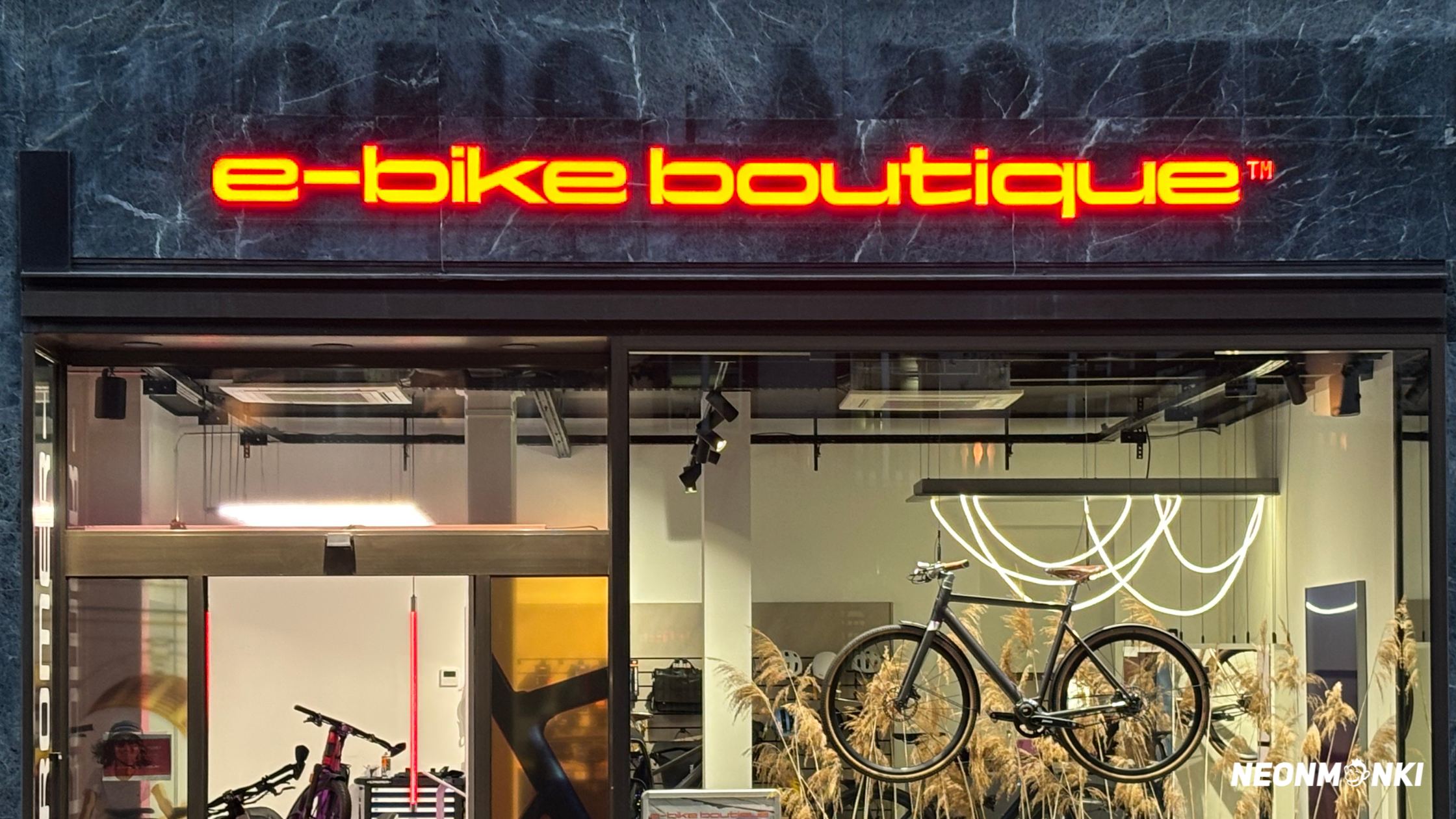 NEONMONKI_beleuchtung_werbeschild