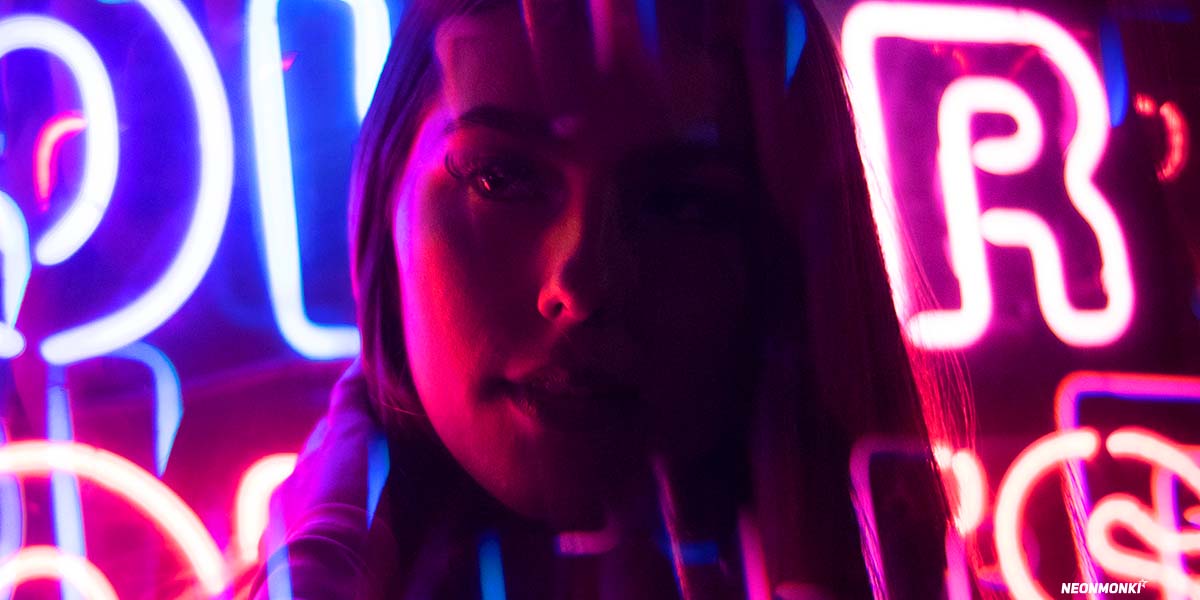 Individual neon font: How to design your own LED wall decoration